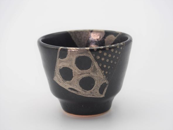 Tou Kobo Houki Black Glaze Circle Guinomi product view 1, optimized from source image without color changes