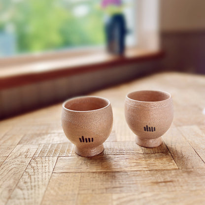 Yuu Kobo Tessenmon Kusabi Karatsu Sake Cup product view 1, source image preserved without color changes