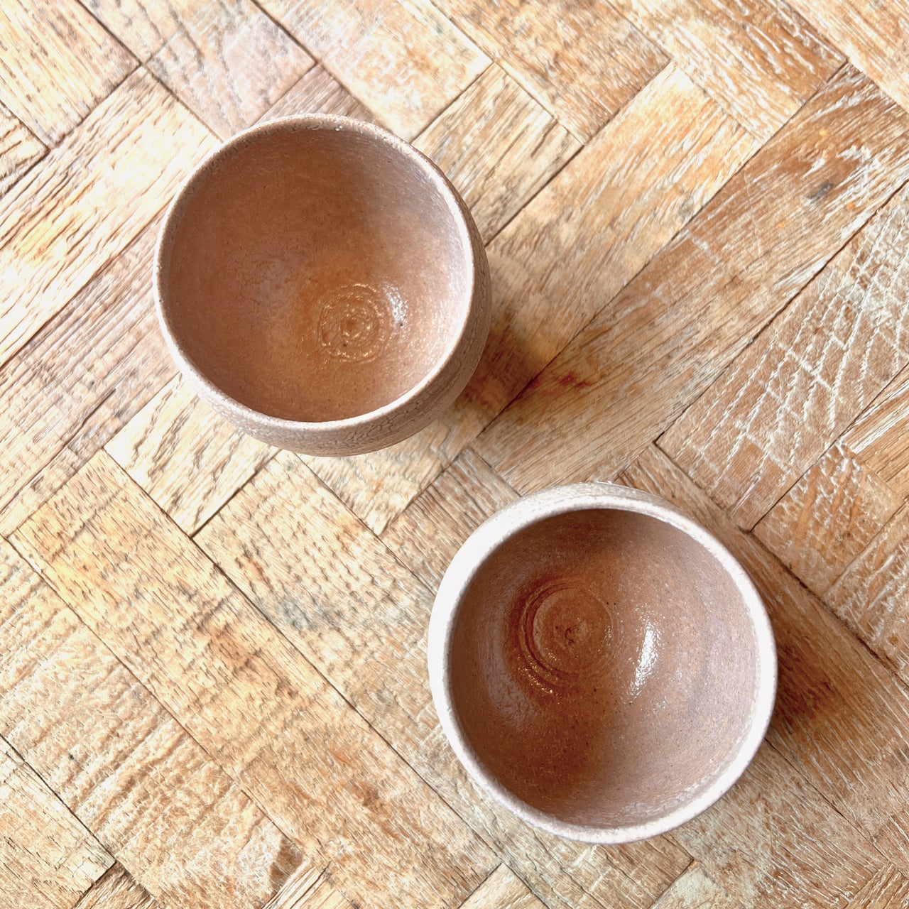 Yuu Kobo Tessenmon Kusabi Karatsu Sake Cup product view 2, source image preserved without color changes