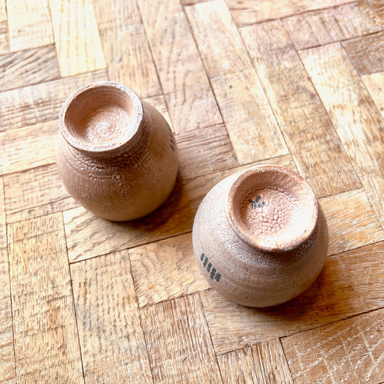 Yuu Kobo Tessenmon Kusabi Karatsu Sake Cup product view 3, source image preserved without color changes