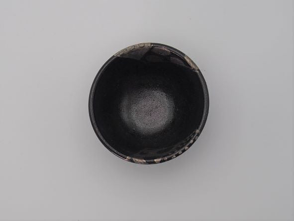 Tou Kobo Houki Black Glaze Circle Guinomi product view 4, optimized from source image without color changes