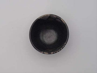 Tou Kobo Houki Black Glaze Circle Guinomi product view 4, optimized from source image without color changes