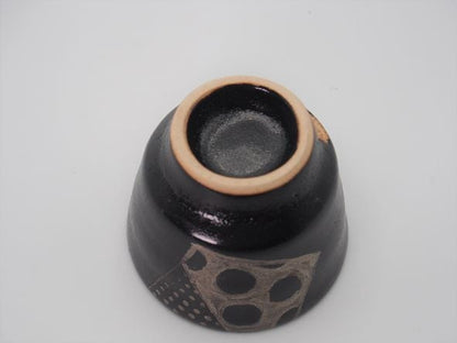 Tou Kobo Houki Black Glaze Circle Guinomi product view 5, optimized from source image without color changes
